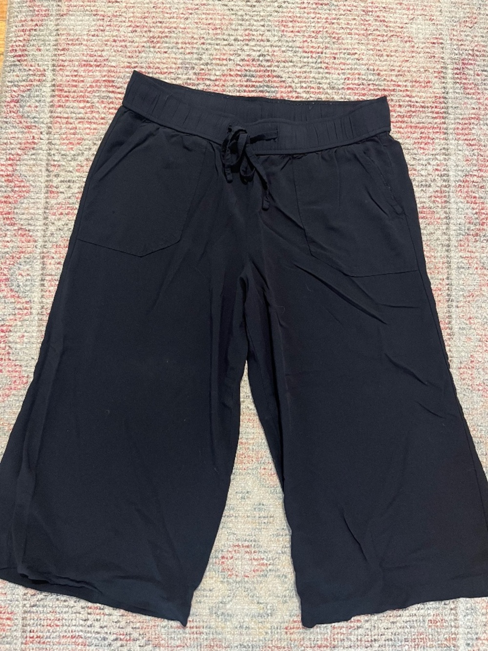 A.n.a capri pants